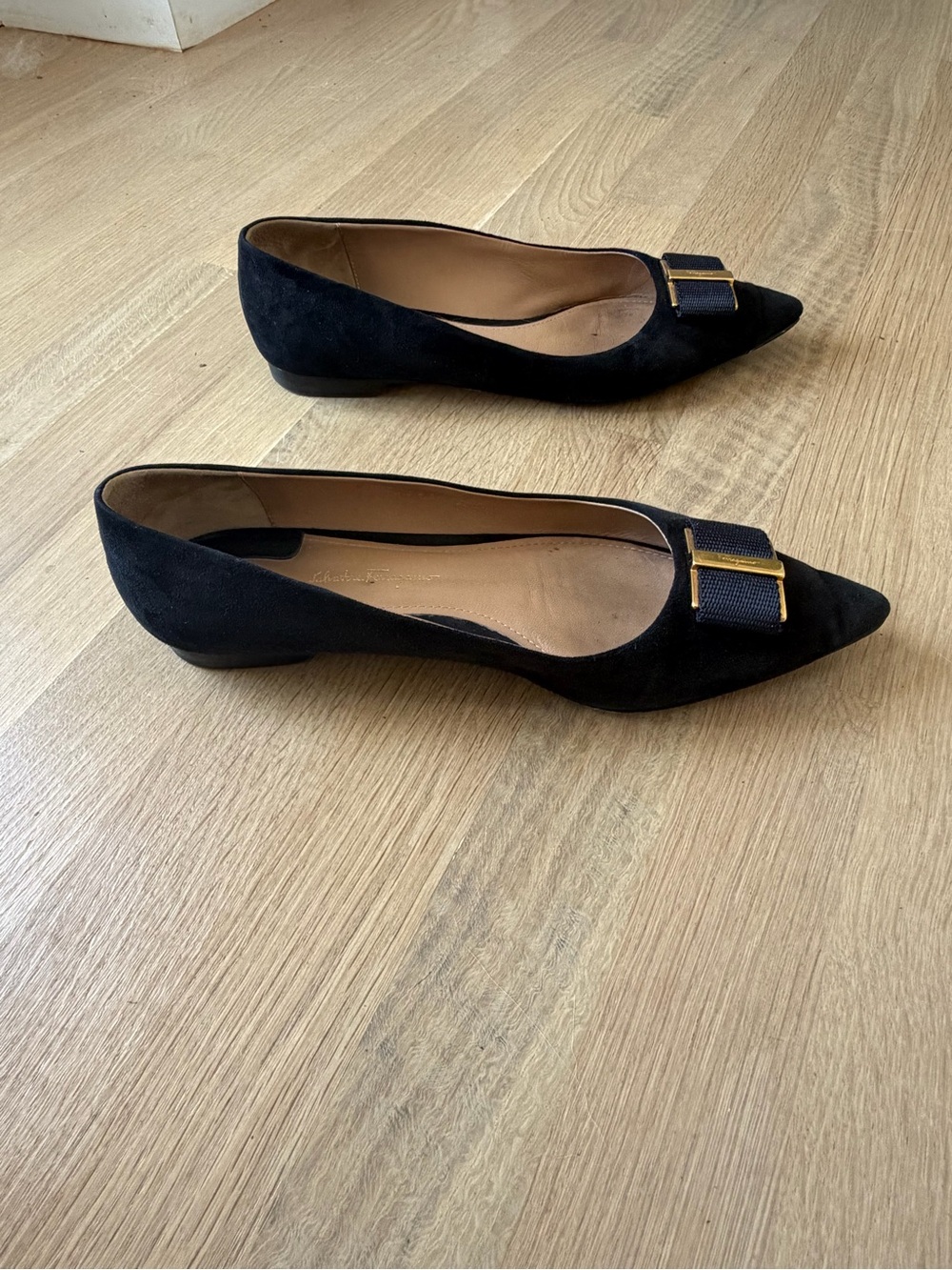 Salvatore Ferragamo Black Suede Pointed-Toe Vara Bow Flats - Picture 5 of 8